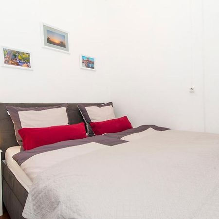 Charming Town House Just 500M From The Marina And Its Well Known Typical Market โอลเญา ภายนอก รูปภาพ