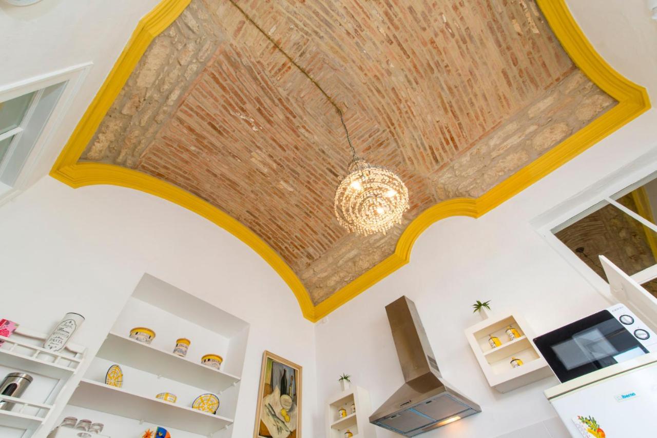 Charming Town House Just 500M From The Marina And Its Well Known Typical Market โอลเญา ภายนอก รูปภาพ