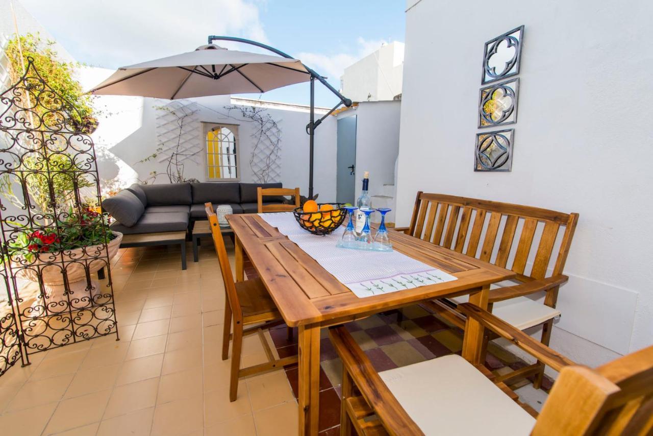 Charming Town House Just 500M From The Marina And Its Well Known Typical Market โอลเญา ภายนอก รูปภาพ