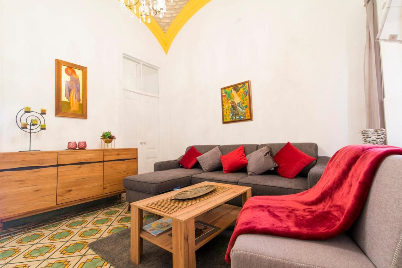Charming Town House Just 500M From The Marina And Its Well Known Typical Market โอลเญา ภายนอก รูปภาพ