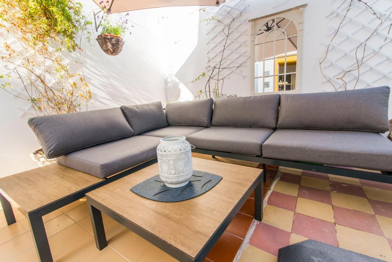 Charming Town House Just 500M From The Marina And Its Well Known Typical Market โอลเญา ภายนอก รูปภาพ
