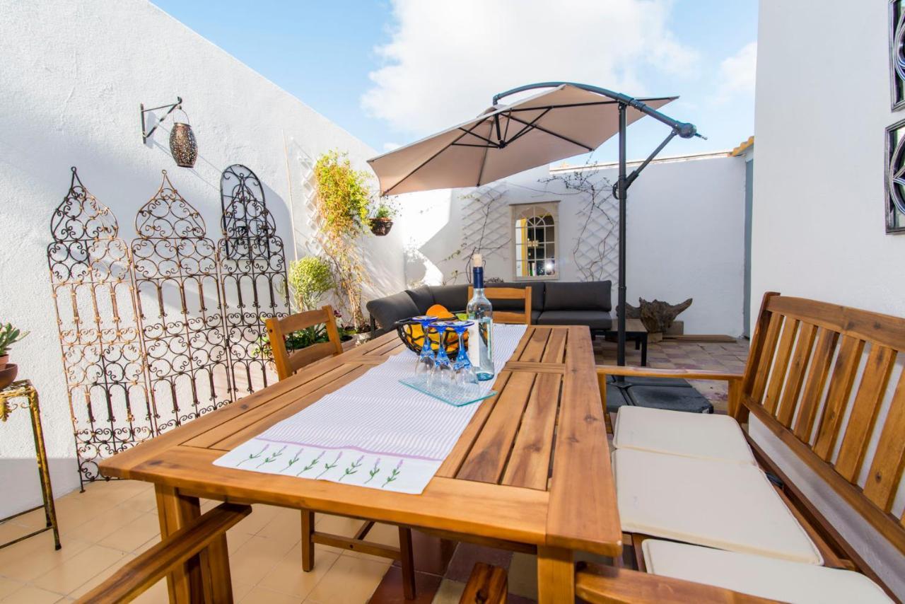 Charming Town House Just 500M From The Marina And Its Well Known Typical Market โอลเญา ภายนอก รูปภาพ
